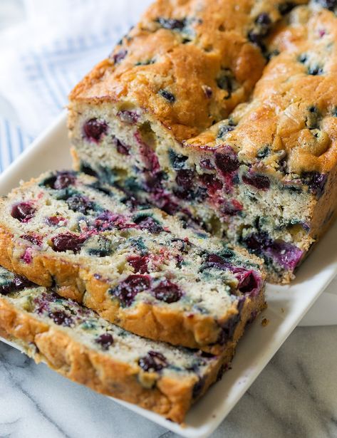 Blueberry Banana Bread Banana Blueberry Bread Recipe, Banana Bread With Blueberries, Blueberry Banana Bread Recipe, Banana Blueberry Bread, Pre Run Snack, Roti Pisang, Blueberry Bread Recipe, Blueberry Banana Bread, Cookies Gluten Free