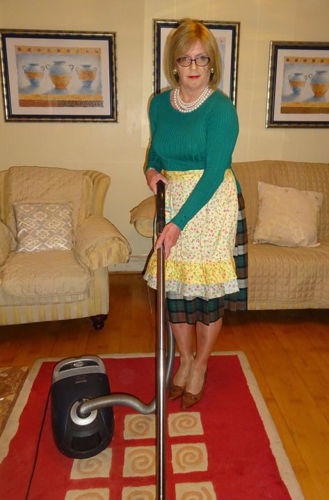 https://flic.kr/p/2hHTqjT | More to it than posing and pearls! | Obviously, we all love glamour shots but life isn't a party all the time.  Sometimes, housework needs to be done. 80s Housewife, 70s House Wife, American Housewife Poster, Gender Role Reversal, 1950s House Wife, Housewife Meme, Role Reversal, Man Of The House, Vintage Outfit