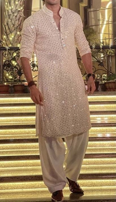 Kurta With Patiala Salwar For Men, Celebrity Kurta Style Men, Sangeet Mens Outfit, Silver Kurta For Men, Kurta For Wedding For Men, Sangeet Kurta For Men, Wedings Drees Man, Shaadi Outfits For Men, Men In Traditional Wear