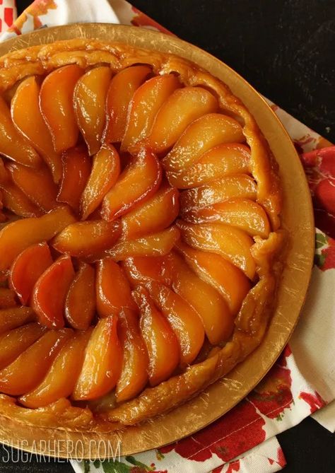 Elegant Fall Desserts, Pear Tarte, Pear Tarte Tatin, Tarte Tartin, Tarte Tatin Recipe, Pear Dessert, Pear Tart, Pear Recipes, Pie Tart