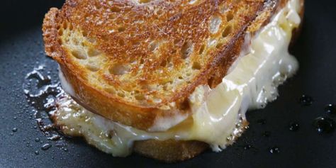 Pineapple Grilled Cheese Is What Dream School Lunches Are Made Of French Dip Grilled Cheese, Avocado Pickles, Pineapple Grilled Cheese, Cake Magic, Grill Cheese, Grilled Sandwiches, Pickles Recipe, Waldorf Salad, Food Sandwiches