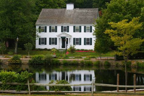 32 Gorgeous Houses with Exterior Window Shutters - Home Stratosphere Types Of Colonial Homes, Extended Front Porch, Sandwich Massachusetts, American House Style, Garden Roof, Window Shutters Exterior, Different House Styles, Colonial Mansion, Shingle Roof