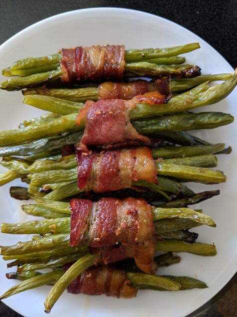 Bacon Wrapped Vegetables, Soy Sauce Green Beans, Green Bean Bundles, Bacon Wrapped Green Beans, Beans With Bacon, Green Beans Side Dish, Long Beans, Thanksgiving Food Sides, Green Beans With Bacon