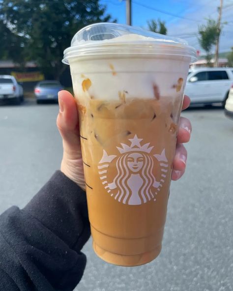 Caramel Latte Starbucks, Starbucks Iced Drinks, Dairy Free Starbucks, Starbucks Latte, Starbucks Vanilla, Coffee Recipes Starbucks, Starbucks Caramel, Iced Green Tea, Low Calorie Drinks