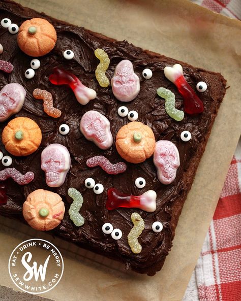 Halloween Tray Bake Cakes, Halloween Traybake, Halloween Sheet Cake Ideas, Halloween Sheet Cake, Chocolate Cream Cheese Buttercream, Halloween Chocolate Cake, Halloween Bakes, Halloween Party Cake, Halloween Brownie