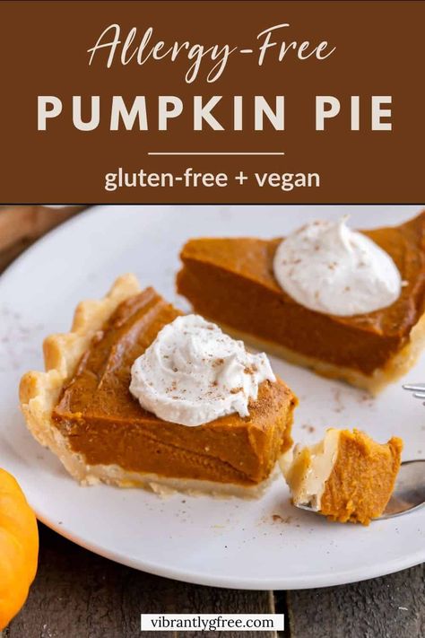 A quick and easy gluten-free and vegan pumpkin pie that tastes better than the original! Only 8 ingredients and 45 minutes to make. Vegan Pumpkin Pie Filling, Easy Vegan Pumpkin Pie, Gluten Free Pumpkin Pie Recipe, Holiday Pies Recipes, Vegan Pumpkin Pie Recipe, Pumpkin Pie Ingredients, Dessert Holiday, Best Pumpkin Pie Recipe, Pumpkin Filling