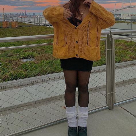 Legwarms Outfit, Yellow Cropped Sweater Outfit, Yellow Cardigan Aesthetic, Mustard Fall Outfits, Mustard Yellow Fall Outfits, Outfits W Leg Warmers, Yellow Corduroy Skirt Outfit, Yellow Outfit Inspo Aesthetic, Cute Hufflepuff Outfits