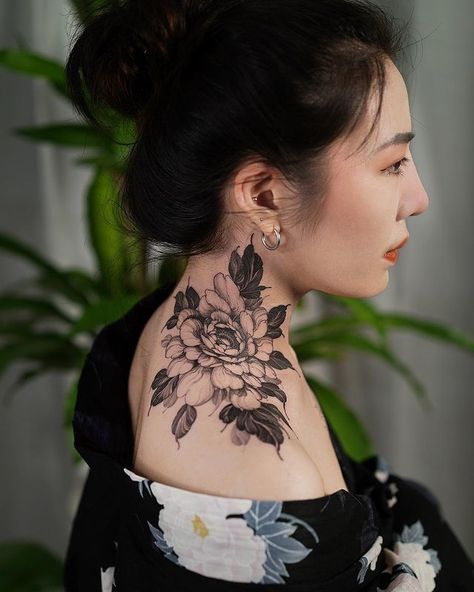 Flower Neck Tattoo, Harley Tattoos, Girl Neck Tattoos, Side Neck Tattoo, Chrysanthemum Tattoo, Women Tattoos, Tattoo Flowers, Flower Tattoo Shoulder, Floral Tattoo Sleeve