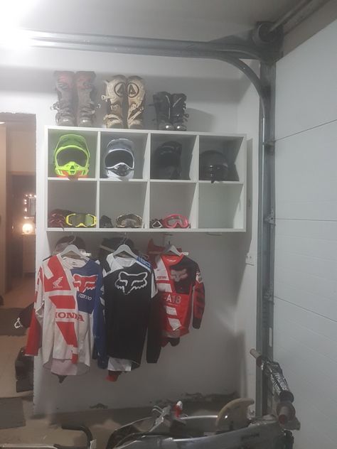 Motocross Dirt bike Fox Storage Garage Motorcycle Helmet Storage, Dirt Bike Helmet Storage, Dirt Bike Storage Garage, Dirt Bike Storage Ideas, Dirt Bike Organization, Garage Motorcycle Storage, Garage Helmet Storage, Snowmobile Gear Storage Ideas, Dirt Bike In Garage