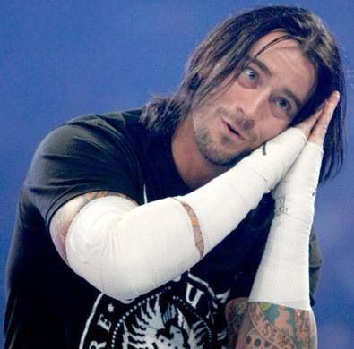 I miss long haired Punk. I wish he'd grow it back out. Cult Of Personality, Wwe Pictures, Pro Wrestler, Wrestling Superstars, Cm Punk, Long Black Hair, Wwe Wrestlers, Professional Wrestling, Wwe Superstars