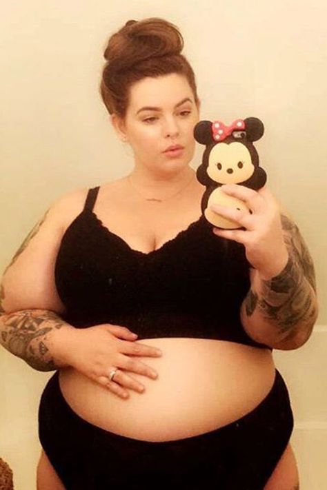 This Pregnant Plus-Size Model Is Sparking a Conversation About Healthy Pregnancies Pregnant Plus Size, Tess Holiday, Tess Holliday, Pregnant Model, Plus Size Tips, Beautiful Pregnancy, Dresses For Pregnant Women, Women Dress Online, Being Pregnant