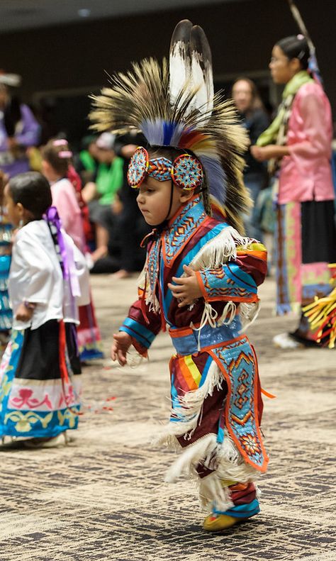 2012 Hunting Moon Pow Wow | PowWowImages.com is the gallery … | Flickr Grass Outfit, Grass Dance Outfits, Powwow Outfits, Native Regalia, Braided Mohawk, Braided Mohawk Hairstyles, Native Child, Native American Dance, Native Women