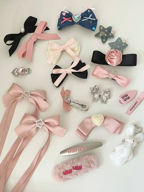 Coquette Hair Clips, Cute Hairclips, Diy Clips, Girly Diy, Diy Hair Accessories Ribbon, Hair Accessories Collection, Trend 2024, Bow Hair Clip, Girly Accessories