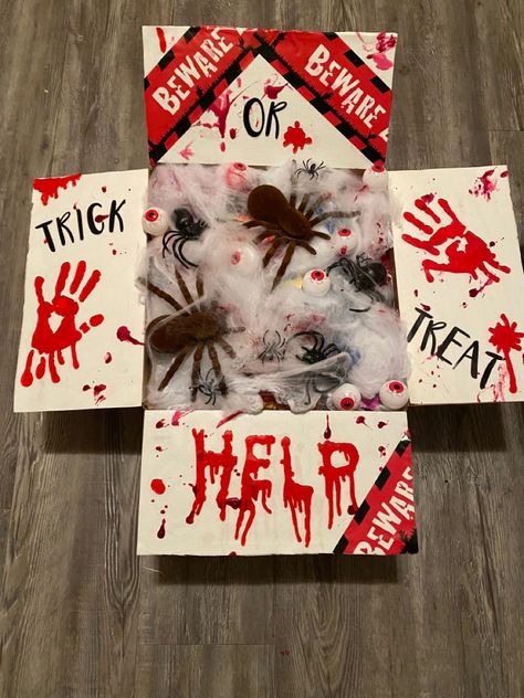 Spooky Boxes Ideas, Halloween Box Ideas Scary, Halloween Spooky Box Ideas, Things To Put In A Care Package For Boyfriend, Diy Halloween Gifts For Boyfriend, Diy Horror Gifts, Halloween Crafts For Boyfriend, Halloween Boyfriend Gifts, Boo Box Ideas For Boyfriend