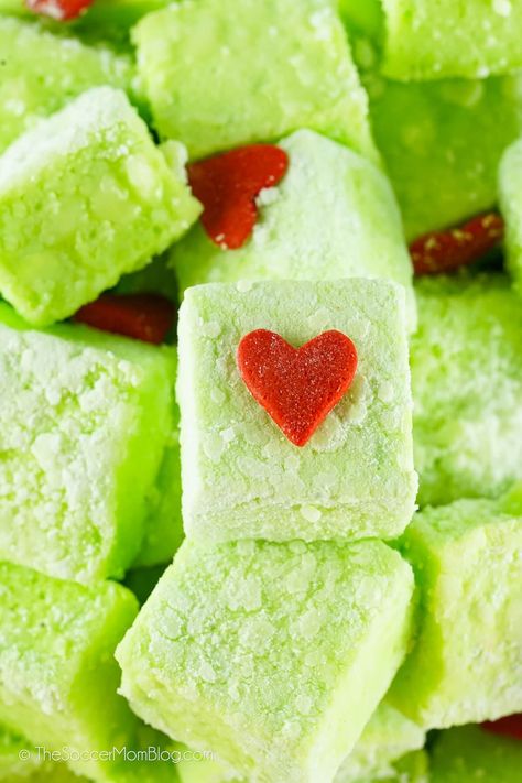 Festive and fun, these Grinch Marshmallows are a unique Christmas treat! You won't believe how easy it is to make homemade marshmallows...and it's so worth it! Easy Christmas Finger Foods, Christmas Desserts For Kids, Finger Foods For Parties, Foods For Parties, Christmas Party Finger Foods, Christmas Desserts Kids, Christmas Finger Foods, Desserts For Kids, Holiday Candy Recipes