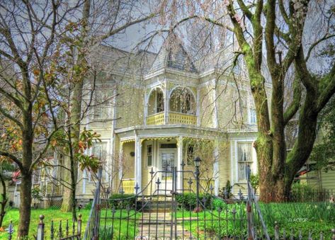 Old Mansions For Sale, Gallipolis Ohio, Ironton Ohio, Second Kitchen, Mill Work, Ohio House, Walls Could Talk, Bedroom Basement, Victorian Mansion