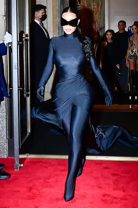 kim kardashian balenciaga Kim Kardashian Balenciaga, Balenciaga Aesthetic, Black Catsuit, Black Balenciaga, Long Brown Hair, Hair Wear, Emily Ratajkowski, Haute Couture Fashion, Fashion Editor