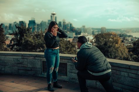 Surprise Engagement Proposals / Surprise Engagement Photos / Kerry Park Photography / Photo Blog / Erick Ramirez / R4S / Surprise Engagement Ideas / Seattle Washington / Tacoma Washington / Proposal Pictures / Seattle Downtown / Surprise Proposal Photoshoot / Proposal Ideas / Proposal Pictures / Tips for Photographers / Kerry Park / Urban Photos / City Photography / Seattle Things To Do / Seattle Photography / Surprise Proposal #Seattle #EngagementPhotos #PhotoBlog #ProposalPhotos #Photography Surprise Engagement Ideas, Surprise Engagement Proposals, Kerry Park Seattle, Photoshoot Proposal, Surprise Proposal Photoshoot, Surprise Engagement Photos, Seattle Downtown, Park Proposal, Proposal Photoshoot