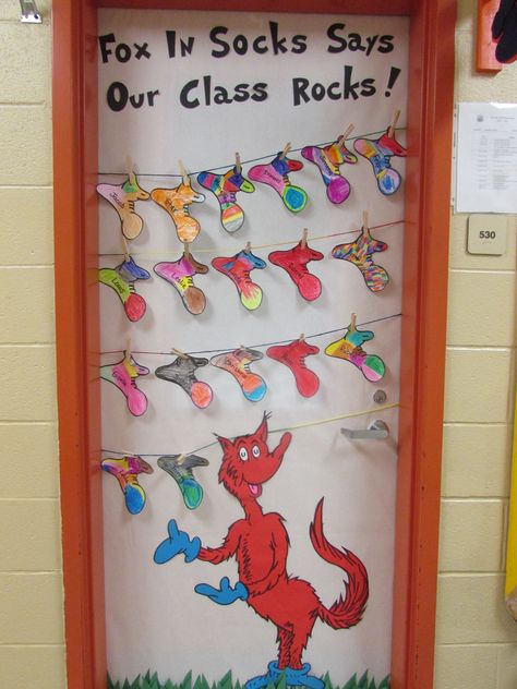 Dr. Seuss door Avila Elem. Dr Seuss Classroom Theme Preschool, Dr Suess Door Decorations Classroom, Diy Dr Seuss Decorations, Dr Suess Bulletin Board Ideas Toddlers, Dr Suess Bulletin Board Idea, Dr Suess Door Ideas, Dr Seuss Door Decorating Ideas Teachers, Dr Seuss Bulletin Boards, Dr Suess Classroom Door