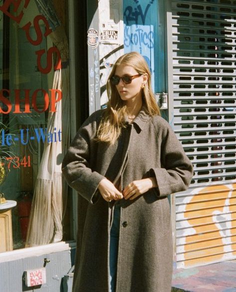 Scandinavian girls it girl gossip girl Stockholm aesthetic Copenhagen aesthetic Denmark aesthetic Norway overcoat scandi trench coat outfit fall style Just She, Old Money Aesthetic, Old Money, Her Hair