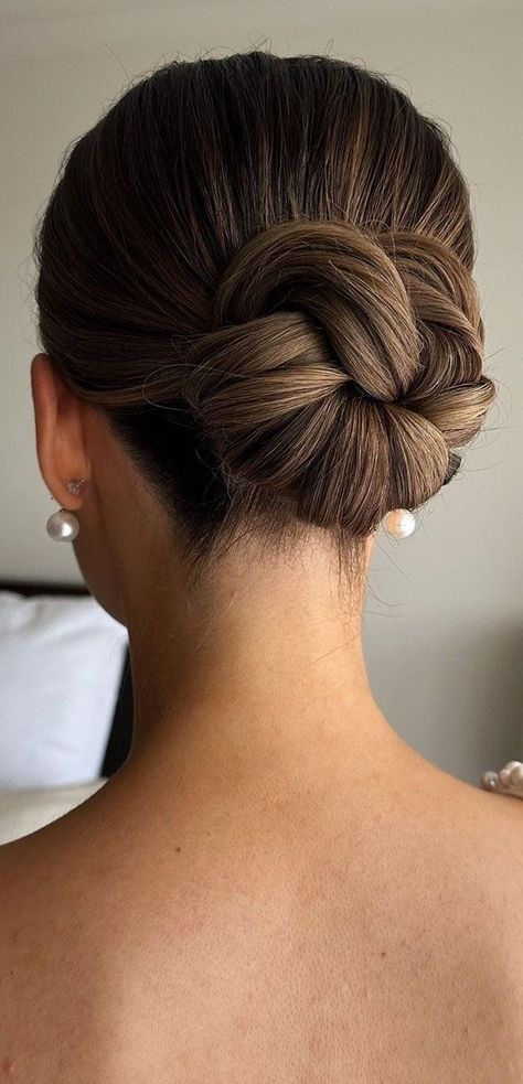 Sleek Bridemaids Hairstyles, Sleek Buns For Wedding, Low Bun For Bride, Bridesmaid Sleek Bun, Bride Sleek Bun, Sleek Up Do, Classic Wedding Bun, Bridesmaids Low Bun, Sleek Bridesmaid Hair