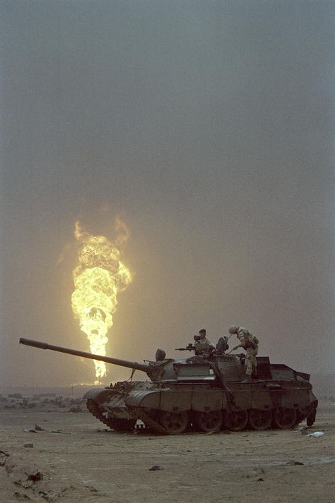 Tank Aesthetic, Tank Wallpaper, T 72, Military Aesthetic, Military Wallpaper, Army Pics, Desert Storm, Combat Art, Military Pictures