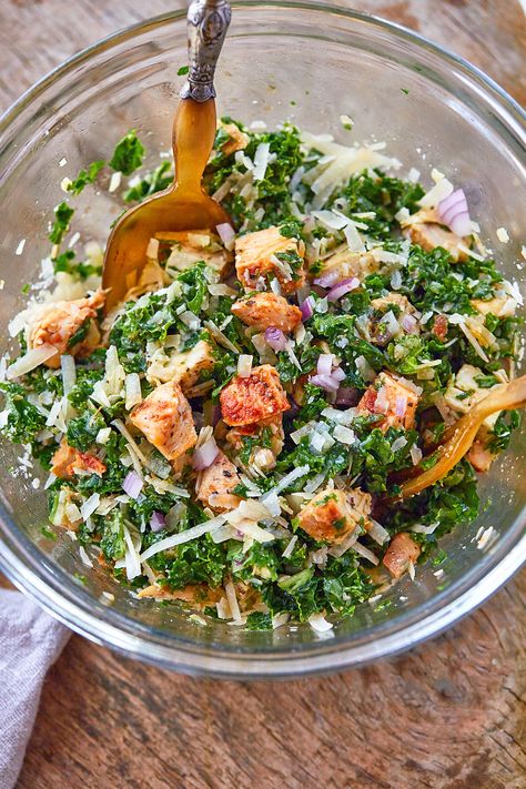 Roasted Chicken Parmesan Kale Salad - #chicken #kale #salad #recipe #eatwell101 - This wholesome chicken kale salad recipe is packed to the max with goodies! - #recipe by #eatwell101 Healthy Roast, Kale Chicken Salad, Packed Salad, Healthy Chicken Parmesan, Salad Kale, Chicken Kale, Rotisserie Chicken Breast, Kale Salad Recipes, Kale Recipes