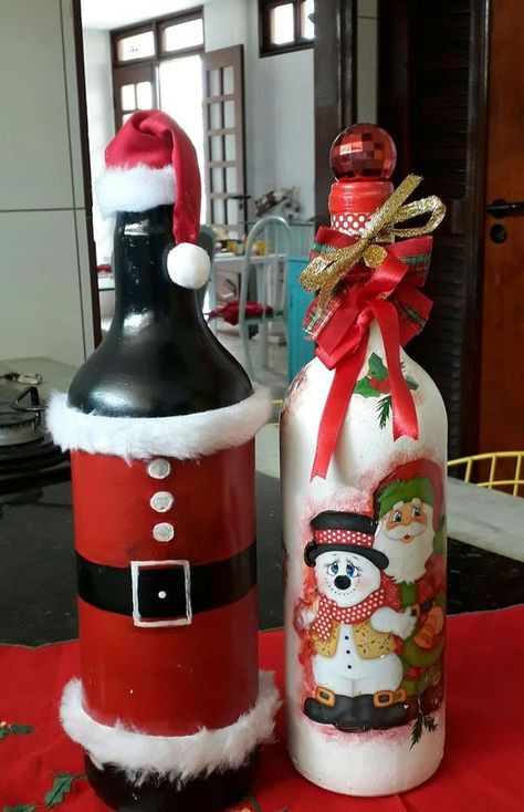 Diy Crafts Vases, Santa Wine Bottle, Diy Christmas Village Displays, Wine Bottle Crafts Christmas, Crafts With Glass Jars, Decorated Bottles, Happy Christmas Day, Christmas Decorations Diy Crafts, Christmas Wine Bottles