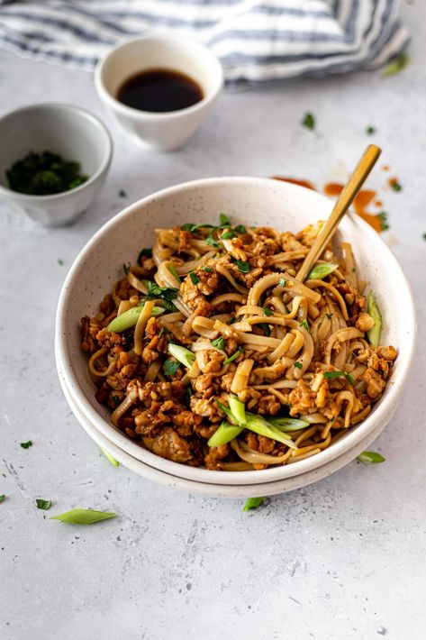 Ginger Tempeh Noodle Bowl - Natures Fare Lemon Bread Recipes, Vegetarian Noodles, Healthy Noodles, Lemon Bread, Noodle Bowl, More Water, Noodle Bowls, Noodle Recipes, Tempeh