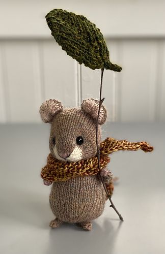 Ravelry: suzymarie's Woodland Treasure Leaf Suzymarie Knitting Patterns, Knit Plushies, Knitted Plushies, Easter Knitting Patterns, Knitted Mouse, Easter Knitting, Knit Amigurumi, Pig Amigurumi, Folk Art Crafts