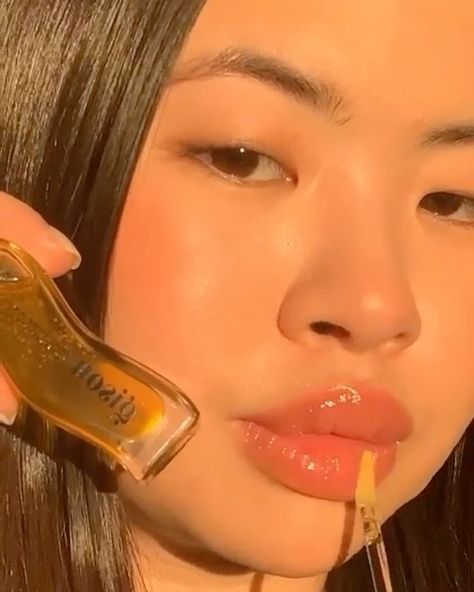 Gisou on Instagram: “Our latest obsession: the Honey Infused Lip Oil 🍯 Composed of Mirsalehi Honey, Hyaluronic Acid & our Mirsalehi Bee Garden Oil Blend, the…” Wishlist Ideas, Latest Obsession, Bee Garden, Lip Glosses, Dream Board, Body Products, Lip Oil, Christmas Wishlist, Makeup Skin Care