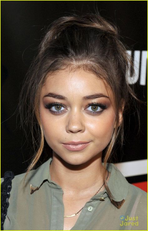 Makeup Inspiration for my big eyes! Sarah Hyland Sarah Hyland Makeup, Sara Hyland, Sarah Hyland Hair, Sarah H, Fall Makeup Looks, Sarah Hyland, Fall Makeup, Hair Envy, Love Makeup