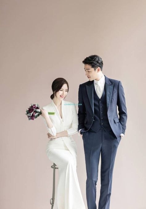 Korea Pre Wedding, Korean Wedding Photography, Wedding Photo Studio, Mother Wedding, Wedding Photoshoot Poses, Event Planning Tips, Pre Wedding Poses, Korean Wedding, 사진 촬영 포즈