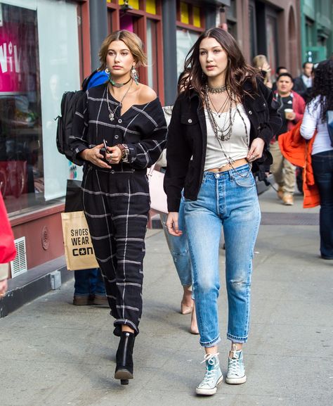 Bella Hadid and Hailey Baldwin Give Gigi and Kendall a Run For Their Money Man Lunch, 1990s Fashion Trends, Winter Hipster, Fashion Guys, Fashion 1990s, Estilo Olivia Palermo, Gala Gonzalez, Casual Attire For Women, 90s Fashion Women