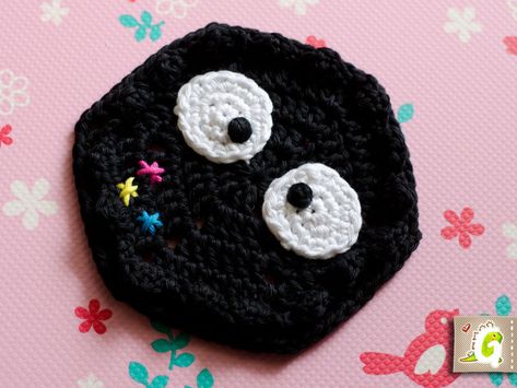 Studio Ghibli Granny Square, Ghibli Clothes, Crochet Totoro, Soot Sprite, Magic Crochet, Soot Sprites, Crochet Blanket Designs, Crochet Hexagon, Kawaii Crochet