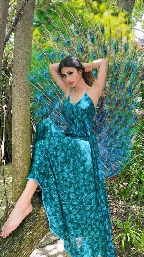 Mauni Roy, Mouni Roy Dresses, Moni Roy, Mouny Roy, Shraddha Arya, Baju Kahwin, Tara Sutaria, Mouni Roy, Girl Red Dress