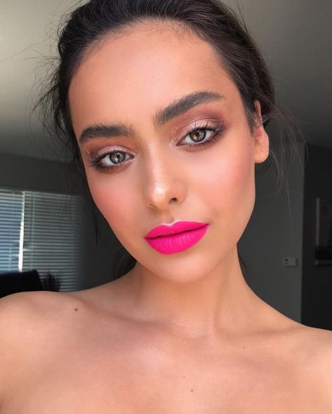 Pink Lipstick Look, Neon Pink Lipstick, Bright Pink Lipstick, Pink Lipstick Makeup, Neon Lipstick, Bright Pink Lips, Bright Pink Lipsticks, Bright Lip, Pink Lips Makeup