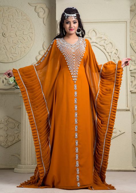 Types Of Women Dresses, Ramadan Abaya, Dubai Party, Party Wear Long Gowns, Arabic Kaftan, Arabian Dress, Festival Mode, Arabic Dress, Moroccan Kaftan