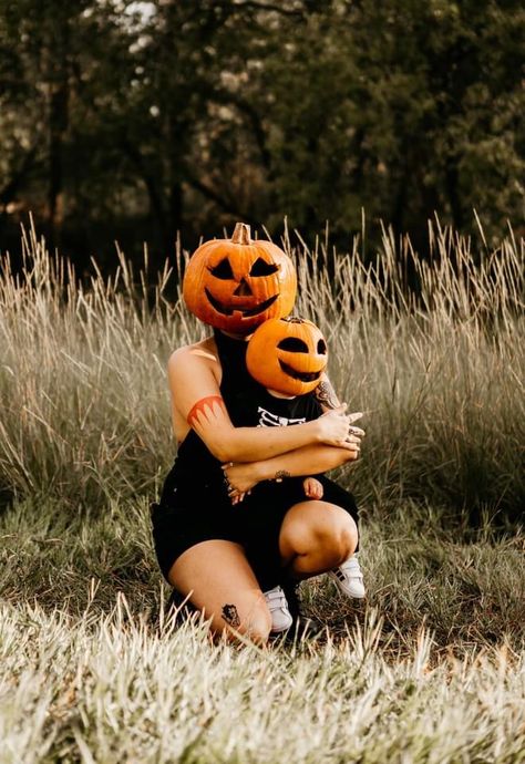 Scary Photoshoot, Pumpkin Head Photo Shoot, Pumpkin Patch Photoshoot, Head Photo, Mommy And Me Photo Shoot, Halloween Photography, Pumpkin Photos, Photo Shoot Ideas, Family Picture Poses