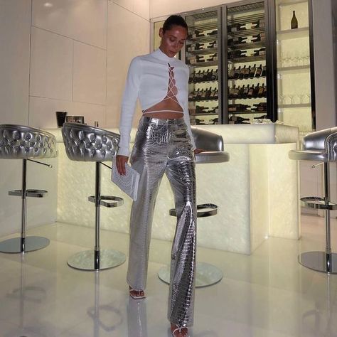 Metallic Outfit Ideas, Silver Pants Outfit, Metallic Pants Outfit, Metallic Shoes Outfit, Metallic Clothing, Metallic Outfit, Silver Metallic Shoes, Silver Blazer, Silver Pants