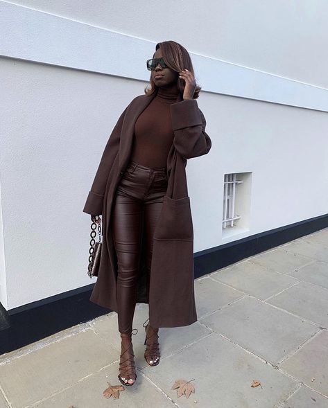 they call me cam on Twitter: "The Girlies have been Showing Outt In the brown outfits lately 🍂🔥🔥🥺😍 Share your fits or brown looks you’ve seen 😫😫✨… " Ropa Kylie Jenner, Brown Leather Pants, Mode Kylie Jenner, Monochromatic Fashion, Classy Winter Outfits, Brown Outfit, Looks Black, Modieuze Outfits, Looks Chic