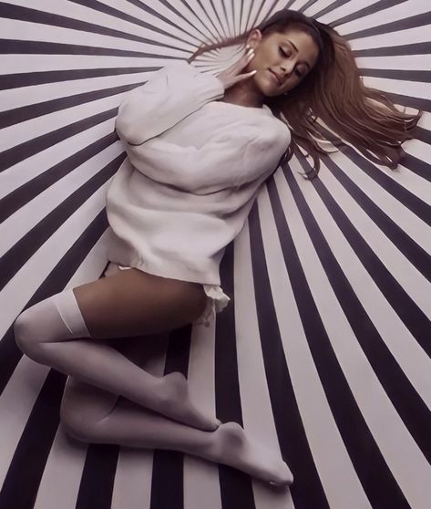 Ariana Grande Music Video Outfits, Ariana Grande Body, Ariana Grande Legs, Ariana Rares, Ariana Grande Bra, Ariana Grande Tumblr, Adriana Grande, Ariana Grande Images, Ariana Grande Music Videos