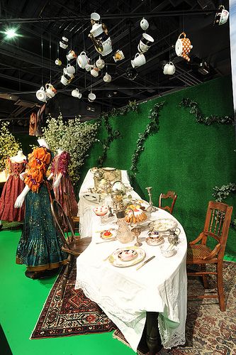 Mad Hatter’s Tea Party scene | Flickr - Photo Sharing! Serpentine Tables, Alice In Wonderland Design, Alice In Wonderland Play, Steampunk Bar, Hanging Cups, Wonderland Design, Alice In Wonderland Decorations, Store Concept, Mad Hatter Party