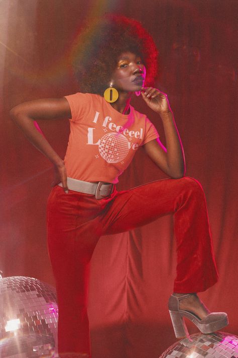 From the first unmistakable seconds of the Donna Summer classic, you're transported. Introducing our fabulous "I Feel Love" Disco 1970s Sassy Funny Nostalgia Tee Shirt for Women, the perfect gift for Gen X ladies who appreciate a touch of retro flair! This tee exudes the vibrant energy of the disco era, with its bold colors and funky design. Crafted with love and a dash of sass, this tee will transport you back to the good old days of groovy dance moves and iconic fashion statements. Babe T Shirt, Graphic Tee Vintage, 70s Outfits, Curly Hair Women, Boyfriend Shorts, Fitted Shirt, Trendy Graphic Tees, Graphic Tees Vintage, Catch Phrase