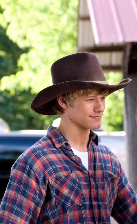 never thought this day would come. I'm a sucker for guys in a cowboy hats Guys In Cowboy Hats, Lucas Till Hannah Montana, Cute Cowboys, Hannah Montana The Movie, Lucas Till Macgyver, Foto Cowgirl, Sam Riley, Southern Boys, Lucas Till