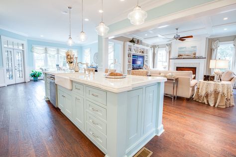 Nantucket Style Kitchen, Future Kitchen Design, White Coastal Kitchen, Show Homes, Hamptons Decor, Alexander Home, Nantucket Style, Beach Kitchens, Beach House Kitchens