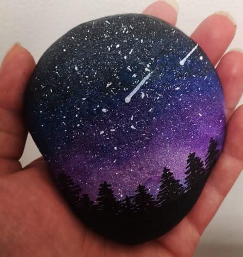 Beautiful Rock Painting, Triangle Rock Painting Ideas, Stone Art Painting Easy, Galaxy Rock Painting, Minimal Art Design, Moon Stars Art, Rock Painting Supplies, Diy Rock Art, Stone Art Painting