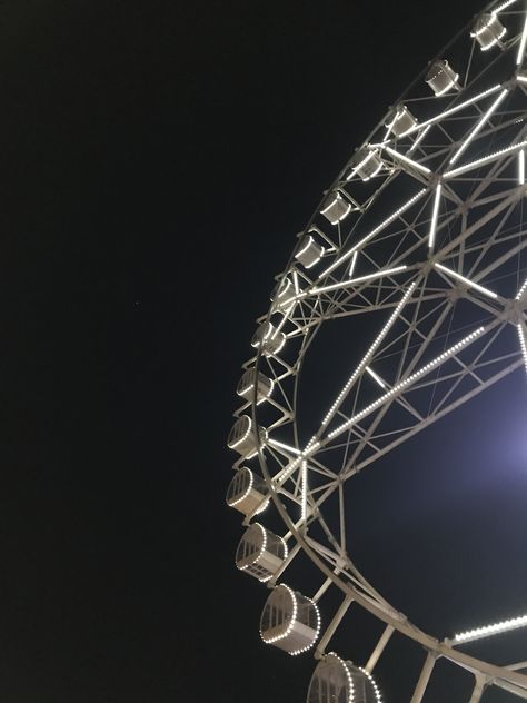 MOA eye Ferris Wheel Moa, Moa Aesthetic, Prank Photos, Makati City, Aesthetic Guys, Makati, Night Aesthetic, Edgy Outfits, Pic Ideas