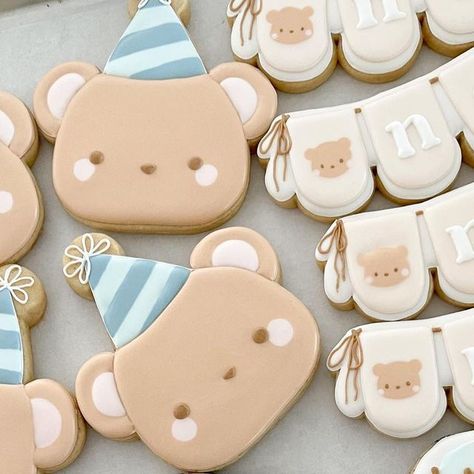 Busy Bee Sweet on Instagram: "These remind me of the honey bear bottle😍 #bearcookies #bearfirstbirthday #firstbirthdaycookies #busybeesweet #longbeach #lakewood #sugarcookies #decoratedcookies" Beary First Birthday Girl, Honey Bear Bottle, Bear Bottle, First Birthday Cookies, Bee Sweet, 1 Year Baby, Perfect Sugar Cookies, Hat Cookies, Bear Cookies