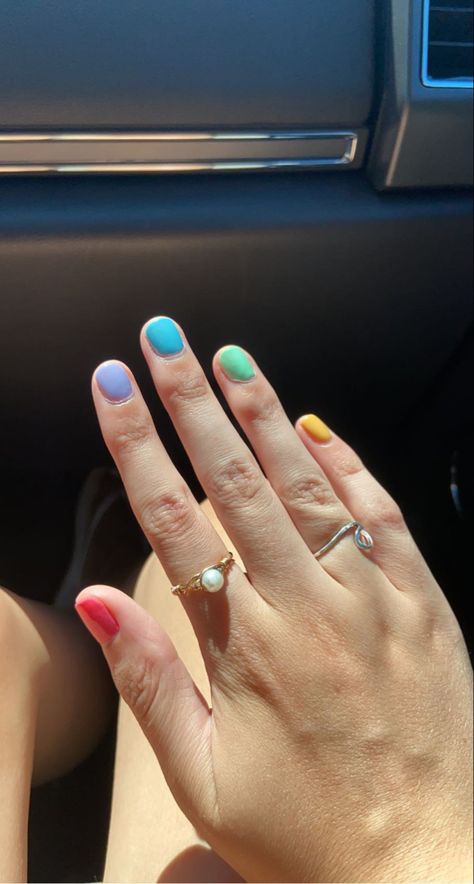 Rainbow Shellac Nails, Colorful Nail Inspo Short, Plain Multi Color Nails, Nail Polish Multiple Colors, Skittle Nails Summer, Multi Pastel Nails, Summer Color Block Nails, Rainbow Nails Natural, Multicolor Gel Nails